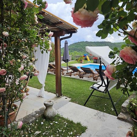 Villa Letizia Oprtalj Exteriör bild