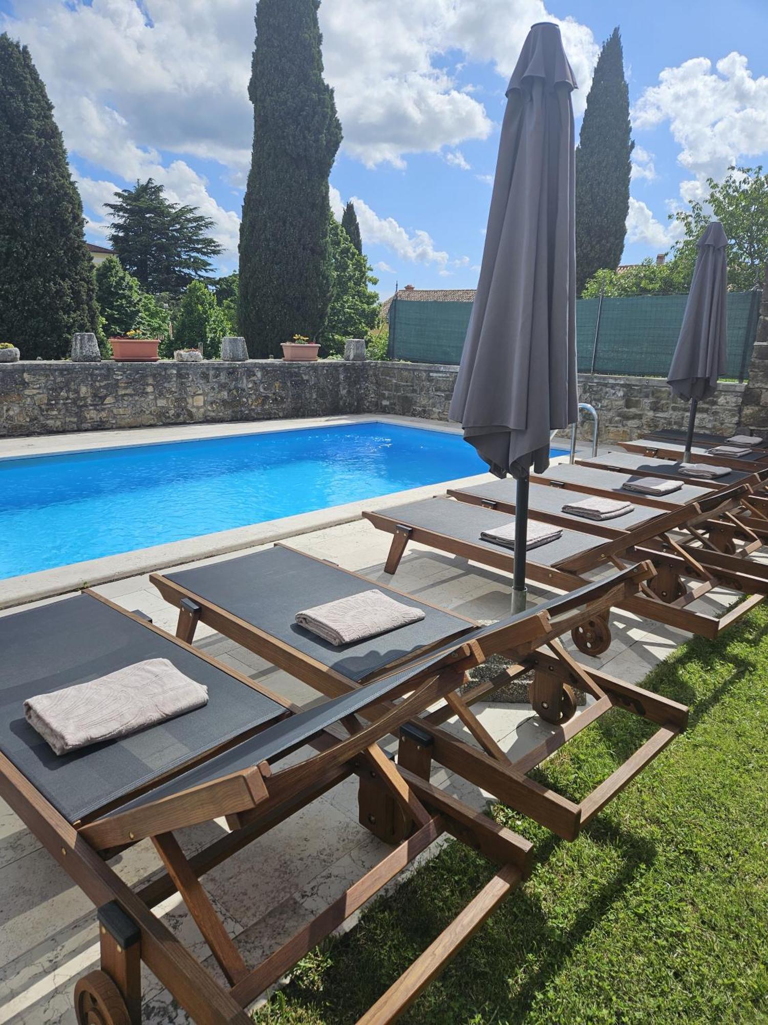 Villa Letizia Oprtalj Exteriör bild