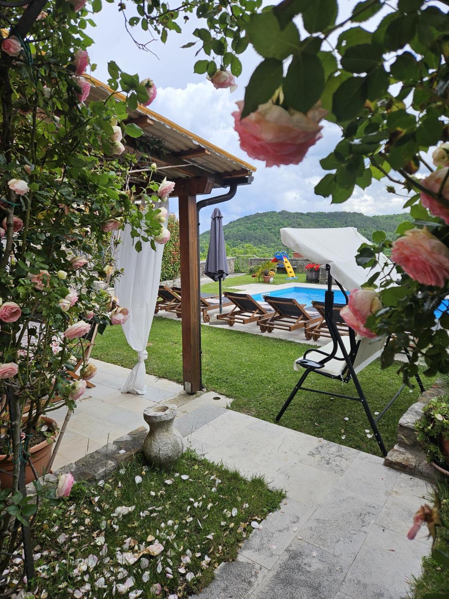 Villa Letizia Oprtalj Exteriör bild