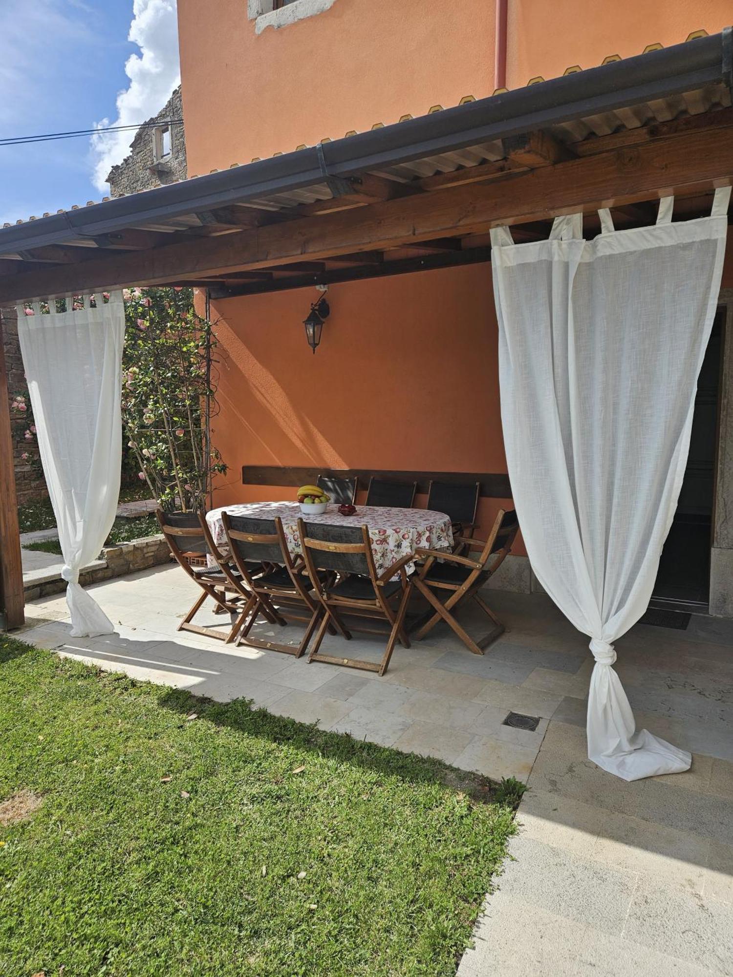 Villa Letizia Oprtalj Exteriör bild