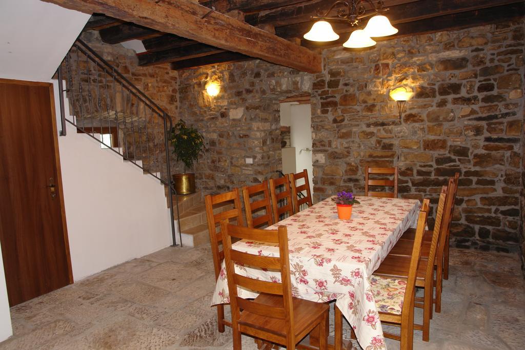 Villa Letizia Oprtalj Rum bild