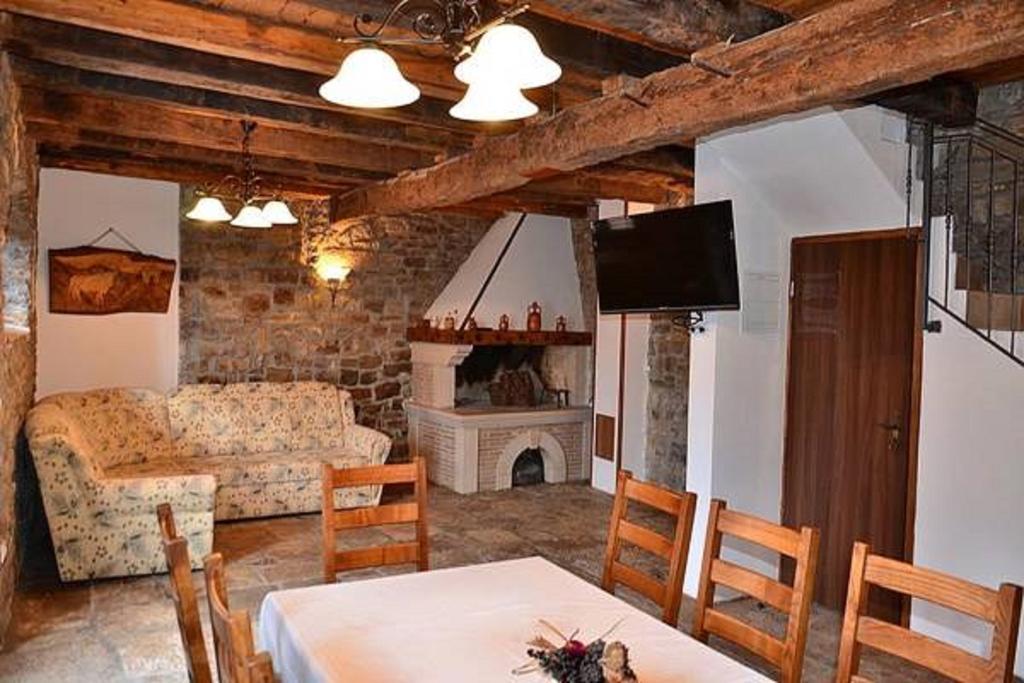 Villa Letizia Oprtalj Rum bild